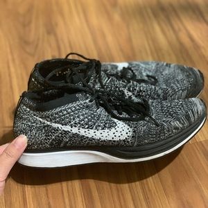 NIKE FLY KNIT RACER